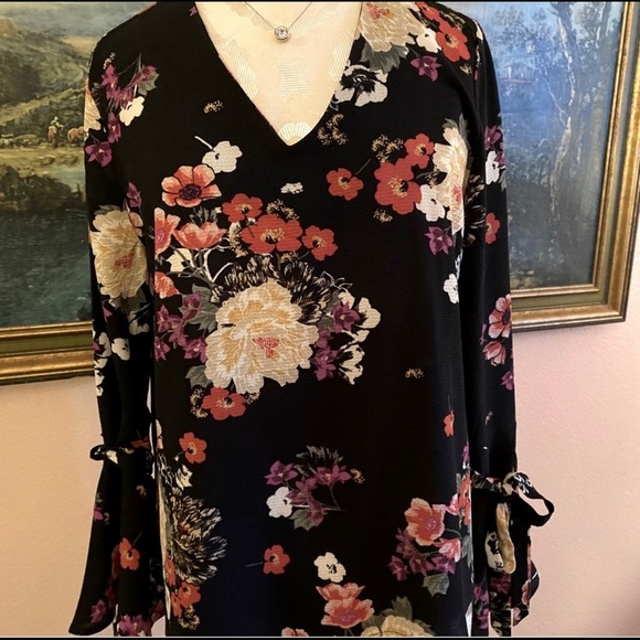 Designer Black Floral Blouse w Ruffle Sleeve size M - Picture 2 of 8